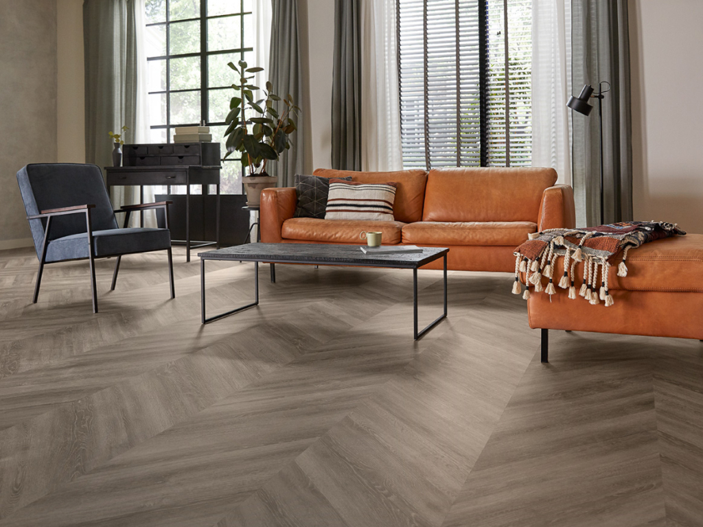 Parva Oak Chevron Lombardia Gluedown Vinyl Planke LVT