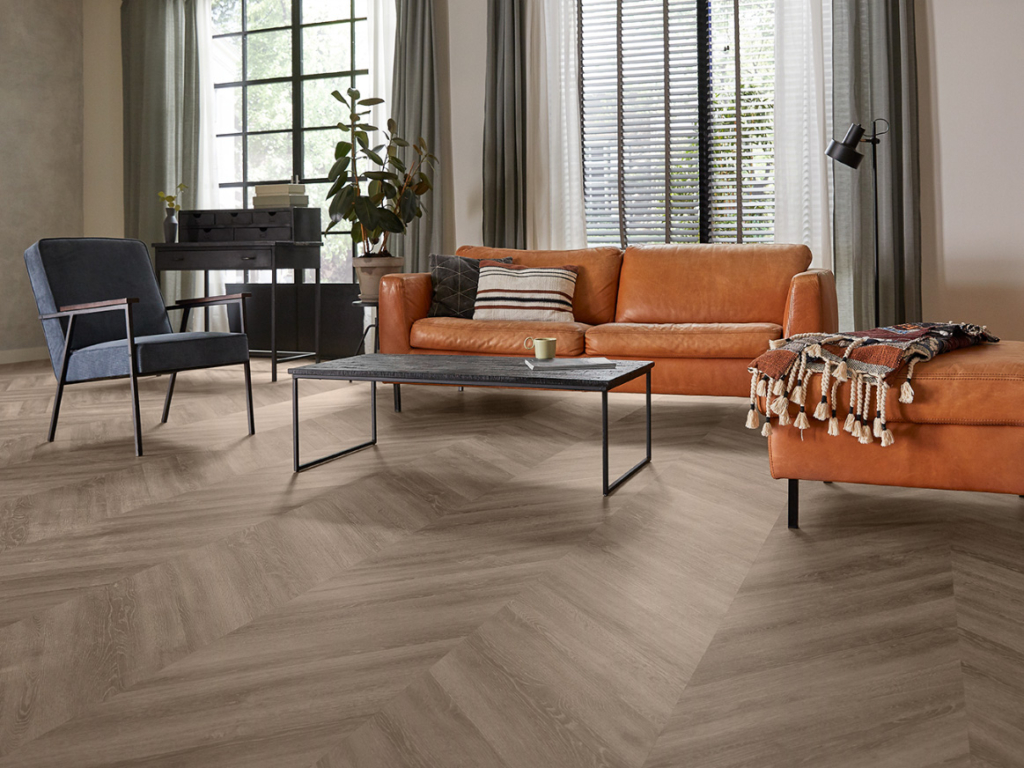 Parva Oak Chevron Calabria Gluedown Vinyl Planke LVT